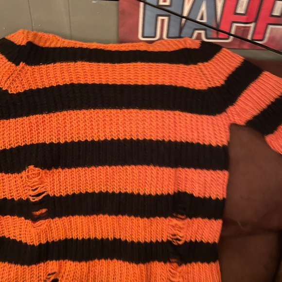 Sweater over sized striped sweater NEW with tags size LG - Picture 8 of 9